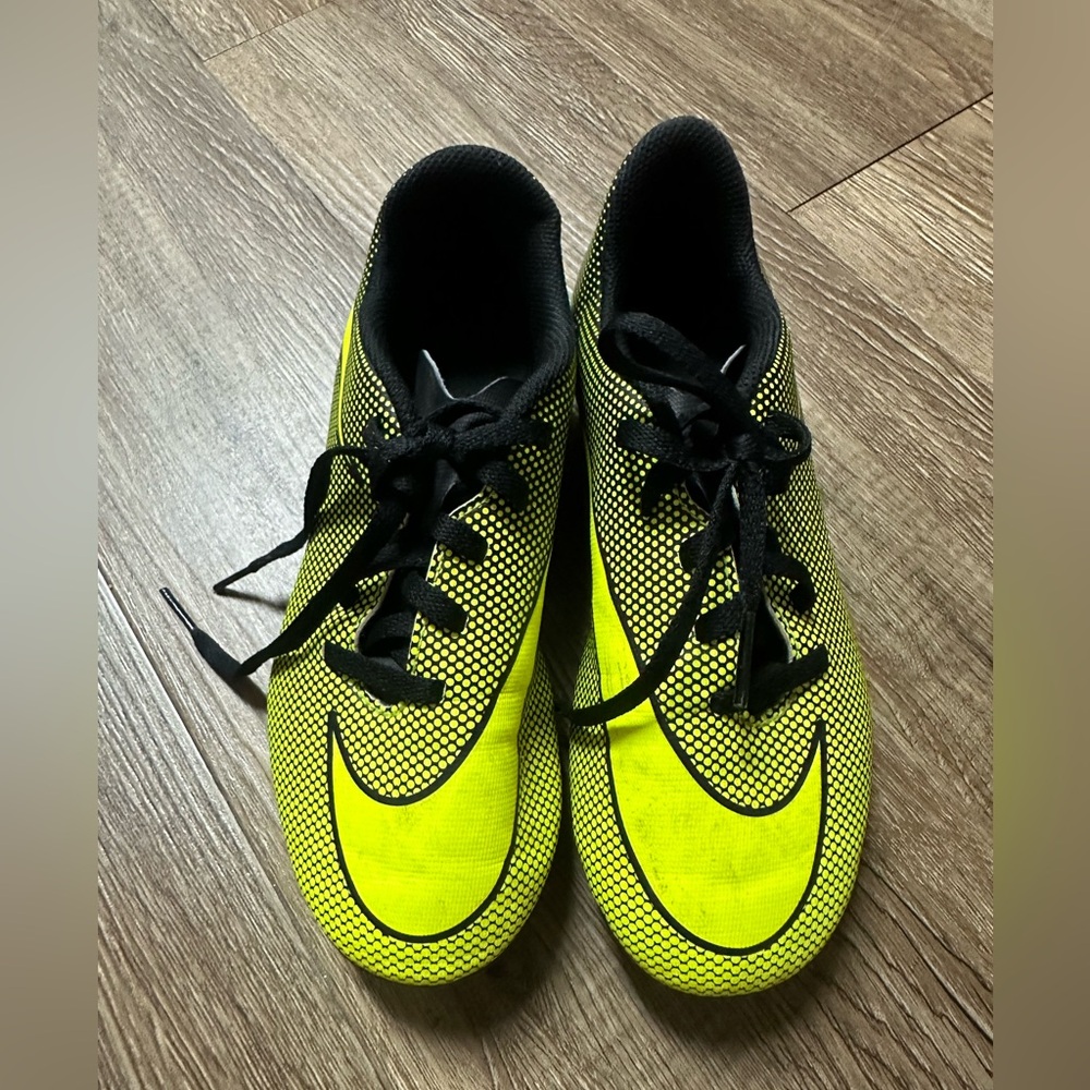 Nike Kids 3 Yellow and Black Athletic Soccer Shoes
